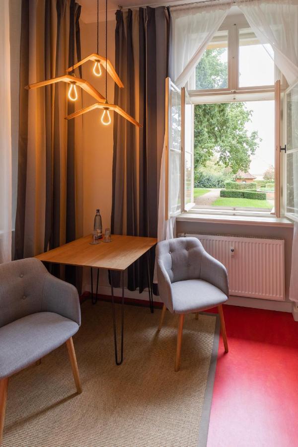 Hotel Kavaliershaus Krumke - Gaestehaus Im Schlosspark - Schluesselbox - Kein Tv Zewnętrze zdjęcie